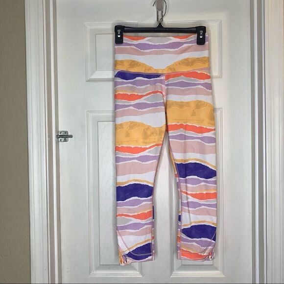 Lululemon Women's True Self Crop Bleacher Stripe White Iris Flower Size 6 - Picture 2 of 8